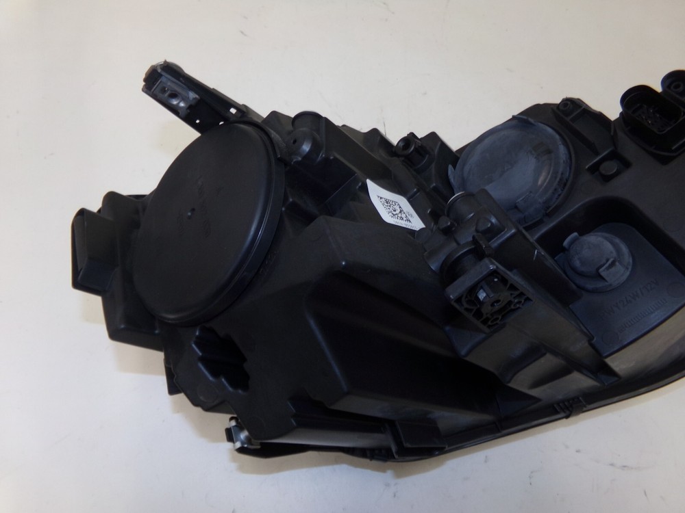 This is a Driver Left Headlight Halogen Fits 16-19 PASSAT