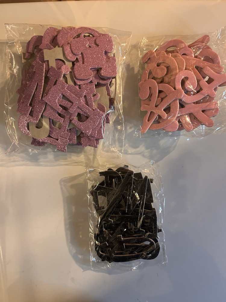 200-piece Assorted Shapes & Alpha Glitter Chipboard