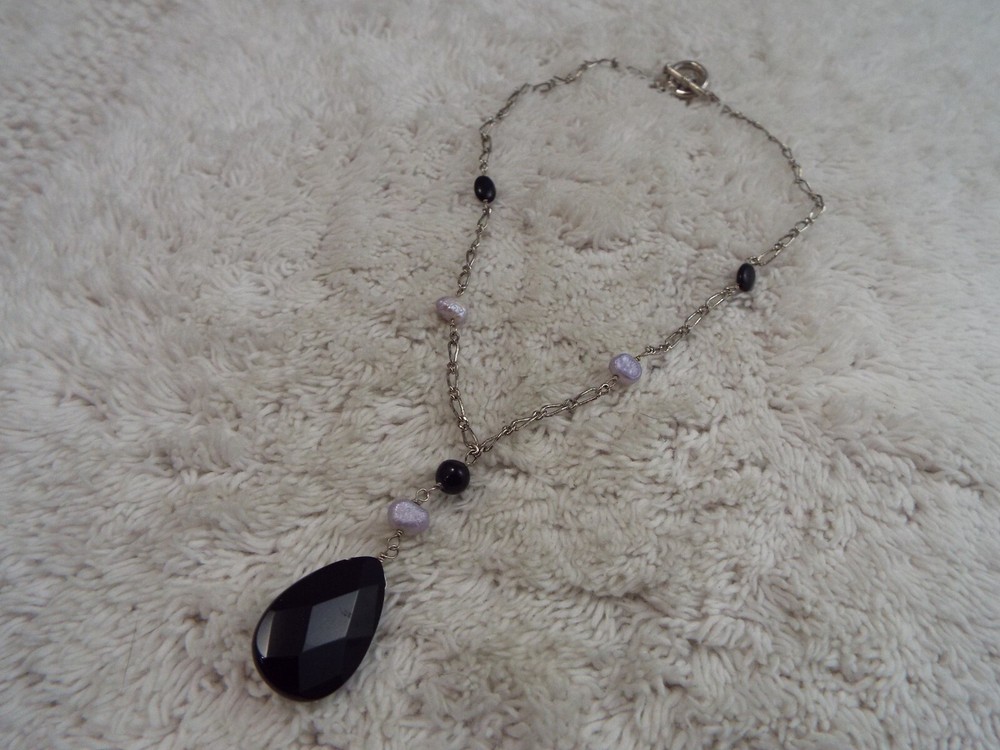 Silvertone Black Glass Pendant Necklace (A6)