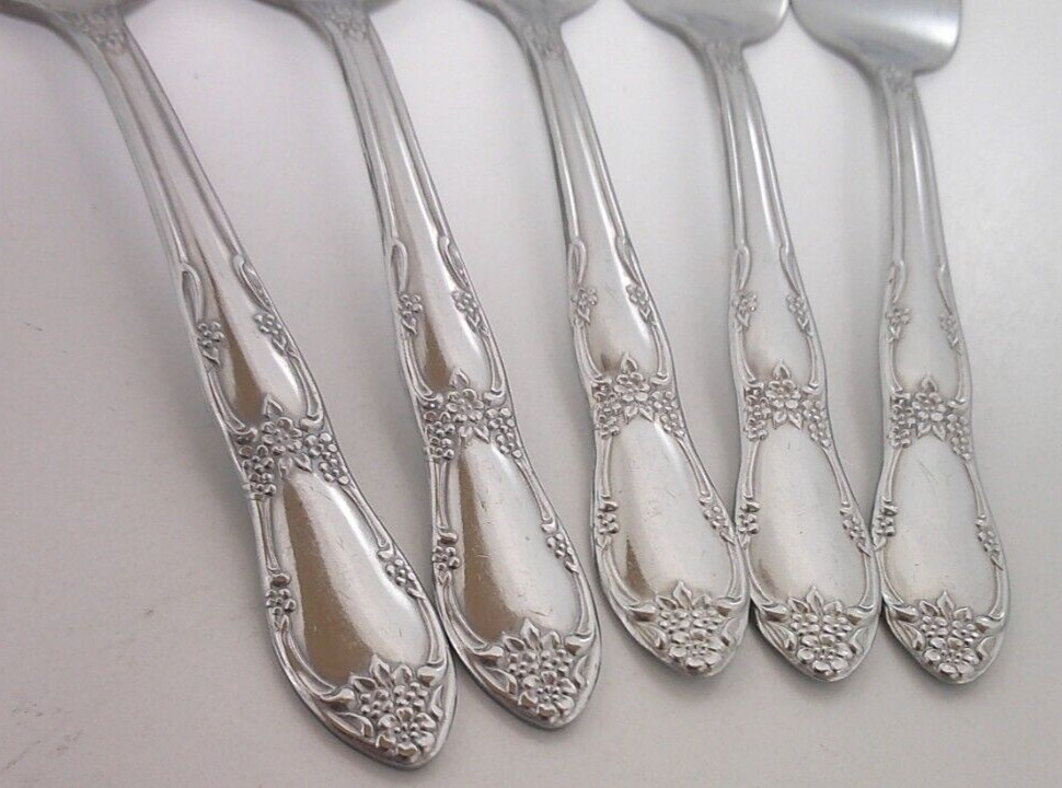 William Rogers 5 Piece Oneida flatware