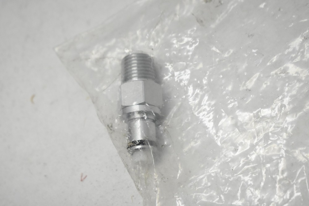 MSC LCD Coupling Insert Pipe Thread 1/4 NPT Shut-Off Fitting Silver Coupler