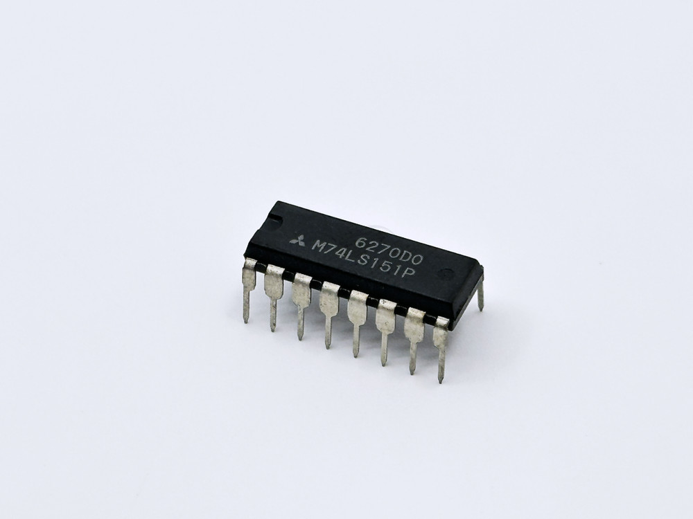 4PCS M74LS151P Mitsubishi 8-to-1 Data Selector Multiplexer IC DIP-16