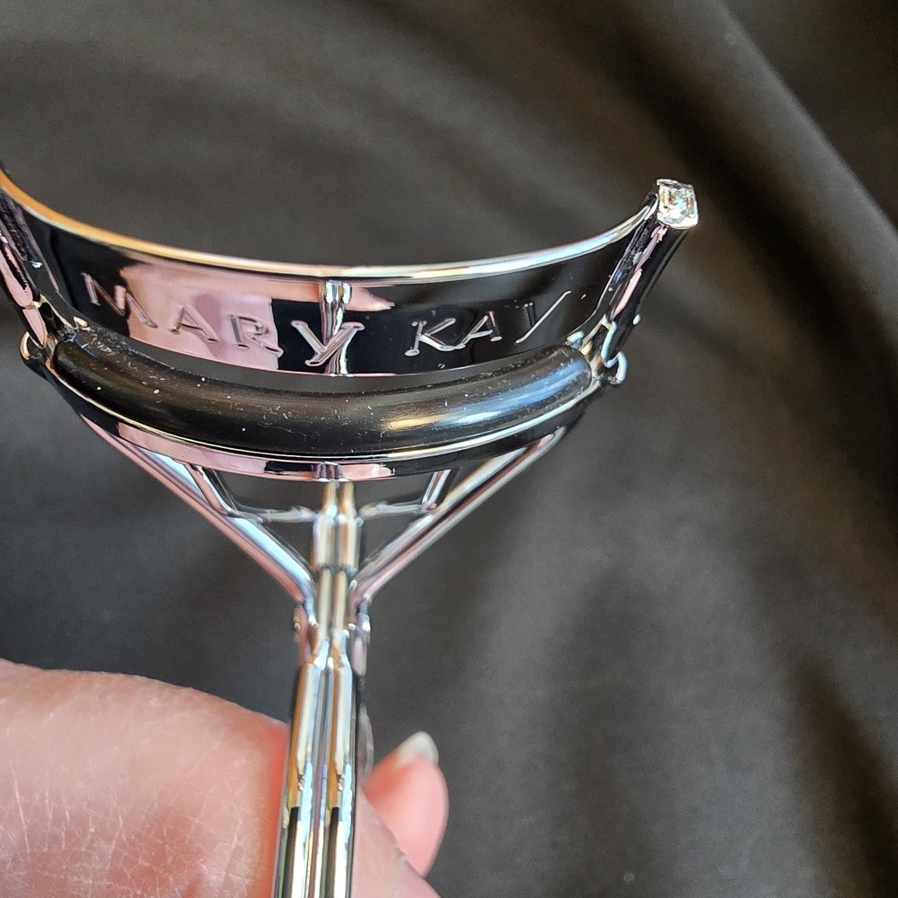 MARY KAY EYELASH CURLER, New, No Box