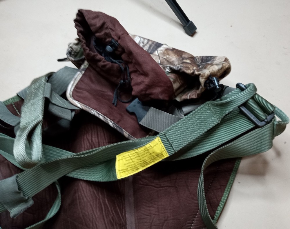 Realtree Trophyline Saddle Medium 2007 Almost Unused With Original Case Medium