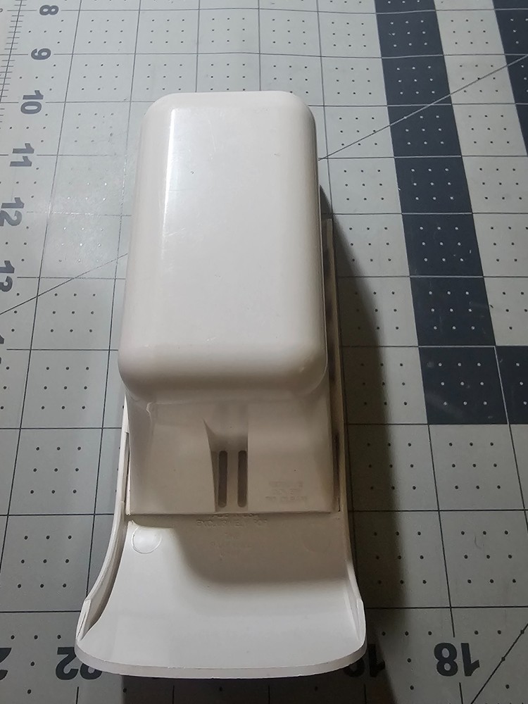 Pampered Chef measuring cup and chopper