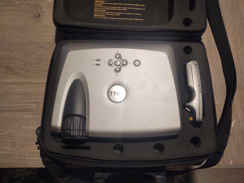Dell 3200MP DLP Front Projector With Remote in Original Dell Case