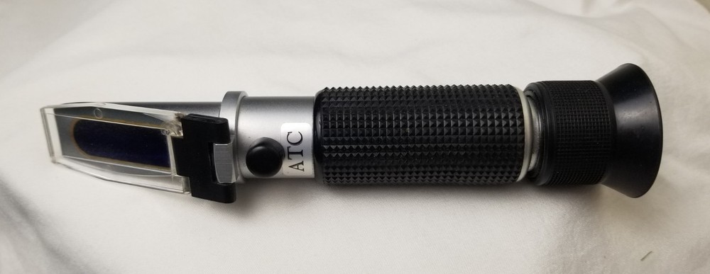 Brix Atc Portable Refractometer 0-10% Model FG-111 w/Case & Instructions