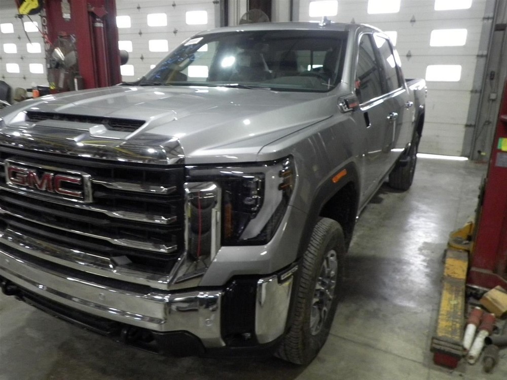 2026 Sierra 2500 SLT Air Shutter