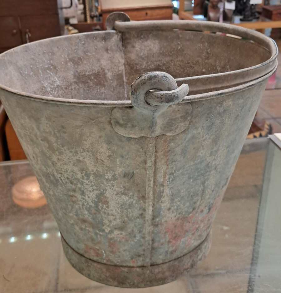 Vintage Medium-Sized Galvanised Steel Bucket with Handle
