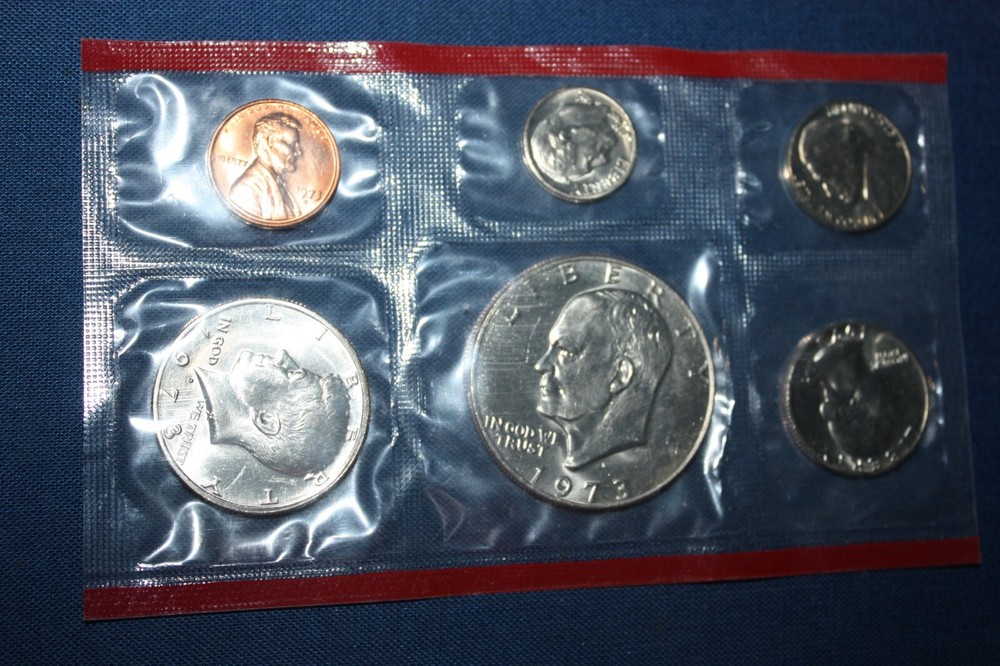 one red sleeve 1973-D Mint Set BU Isenhower IKE