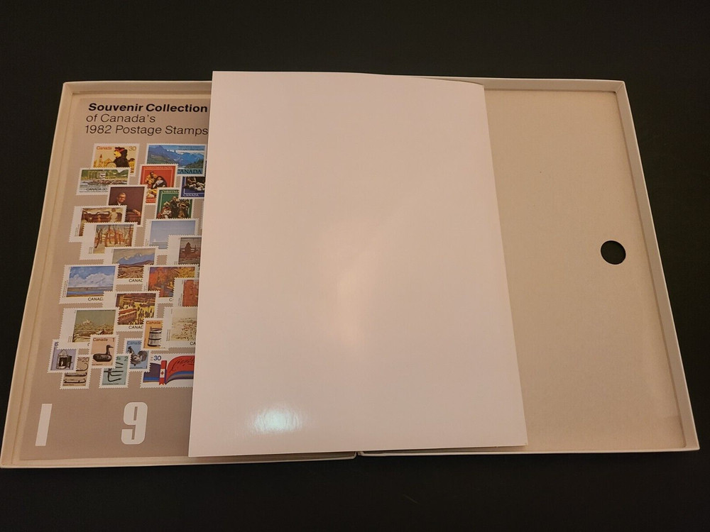 Canada Post COLLECTION CANADA 1982 STAMP SET ALBUM YEARBOOK