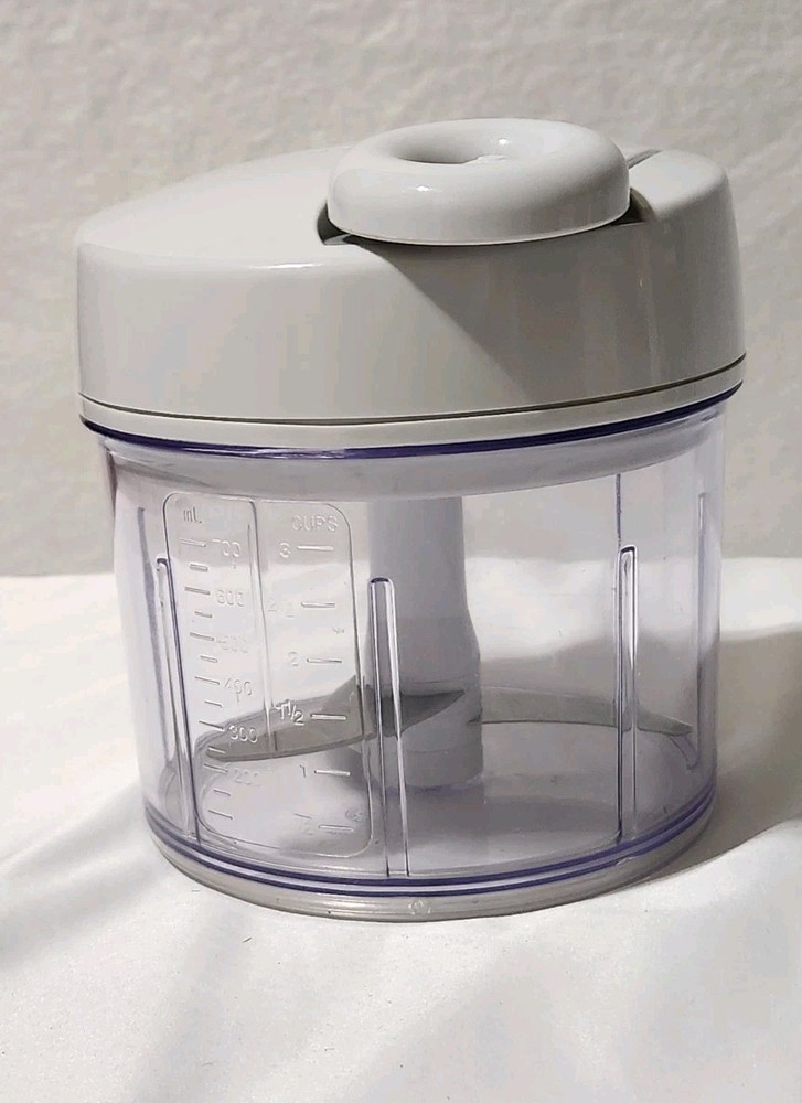 Pampered Chef Manual Food Processor Chopper 3 Cup Capacity #2581