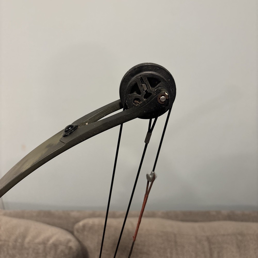 PSE Elite Graphite Compound Bow RH Cobra Sights With Manuals