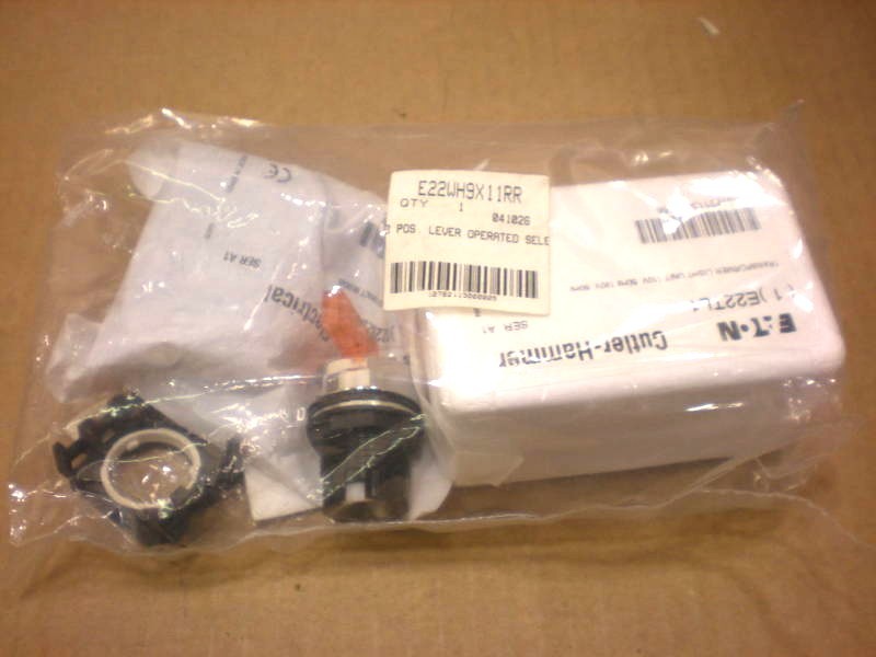 1 NIB CUTLER HAMMER E22WH9X11RR 3 POS SELECTOR SWITCH