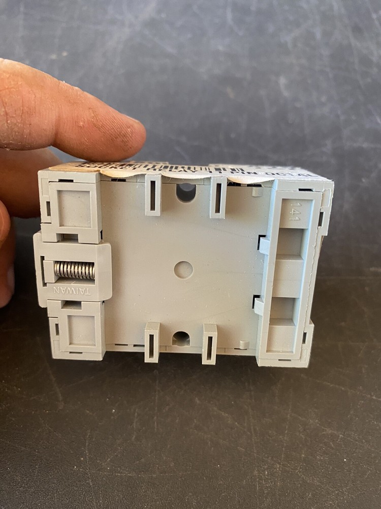 (IB22) 93902 IDEC Socket Relay 11 Pin