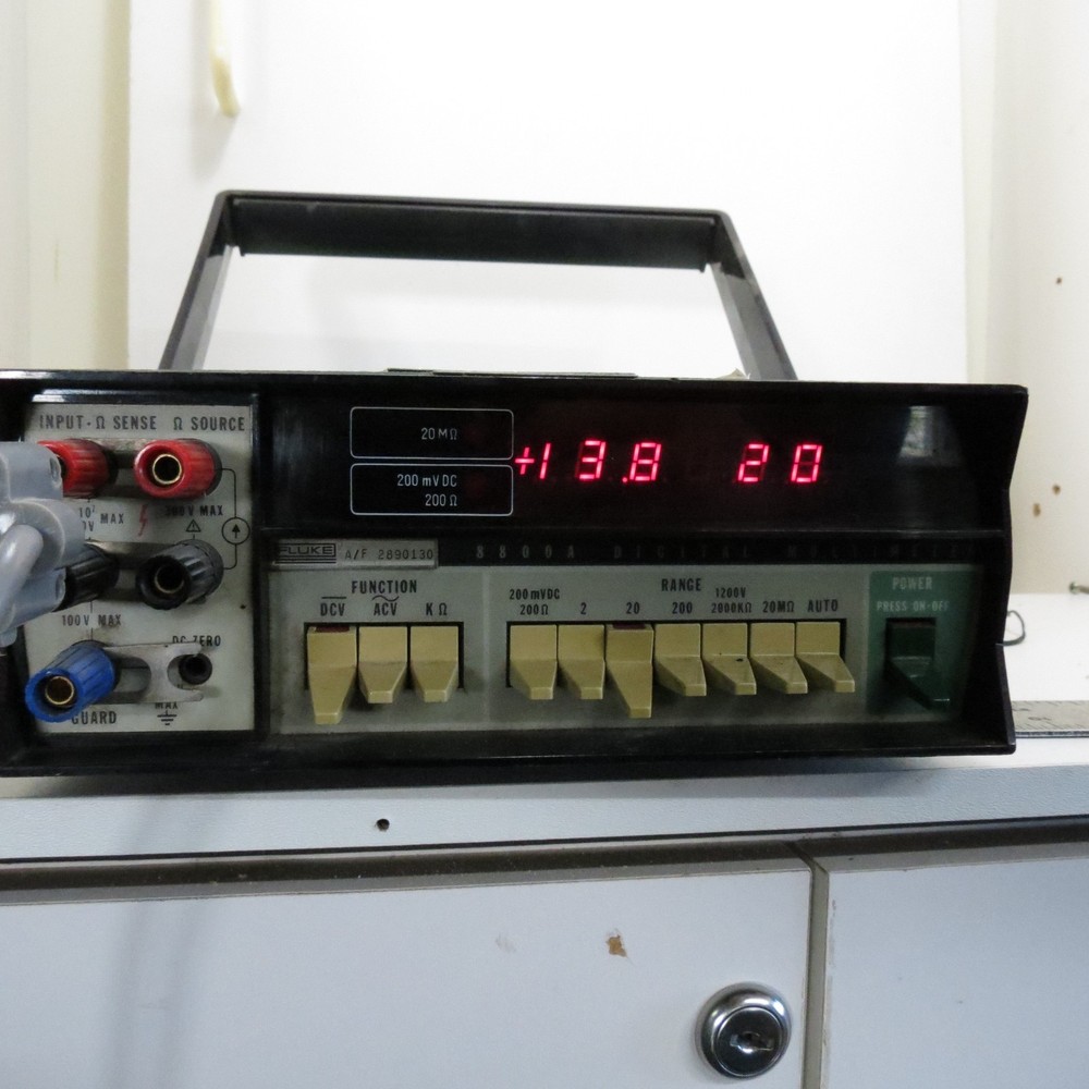 Fluke 8800A Digital Bench Mount Voltmeter 115/230VAC DC AC Voltage