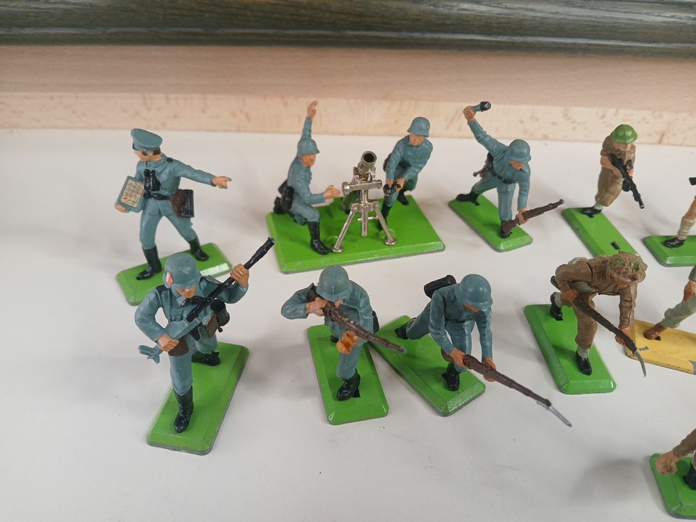 BRITAINS DEETAIL, LOT 15 Ps