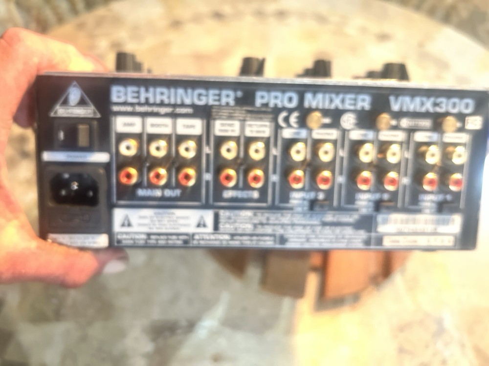 Behringer VMX 300 Professional DJ Mixer