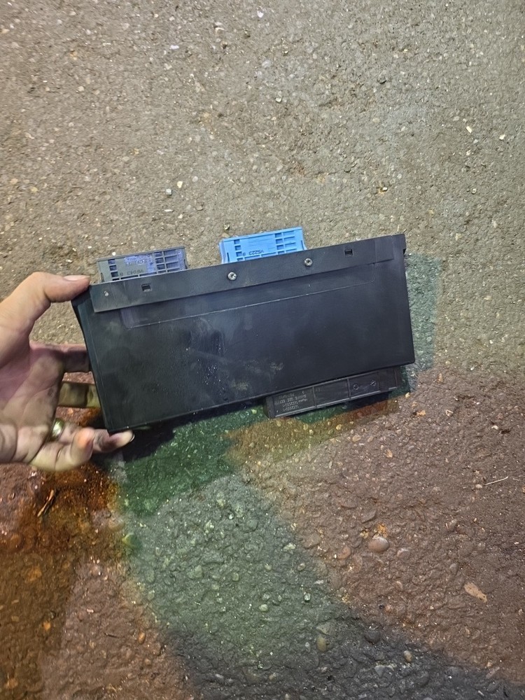 BMW 3 SERIES BODY CONTROL MODULE ( BCM) 9176877