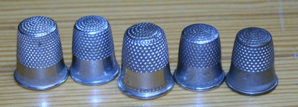 5 VINTAGE THIMBLES SOME SILVER? DONT KNOW