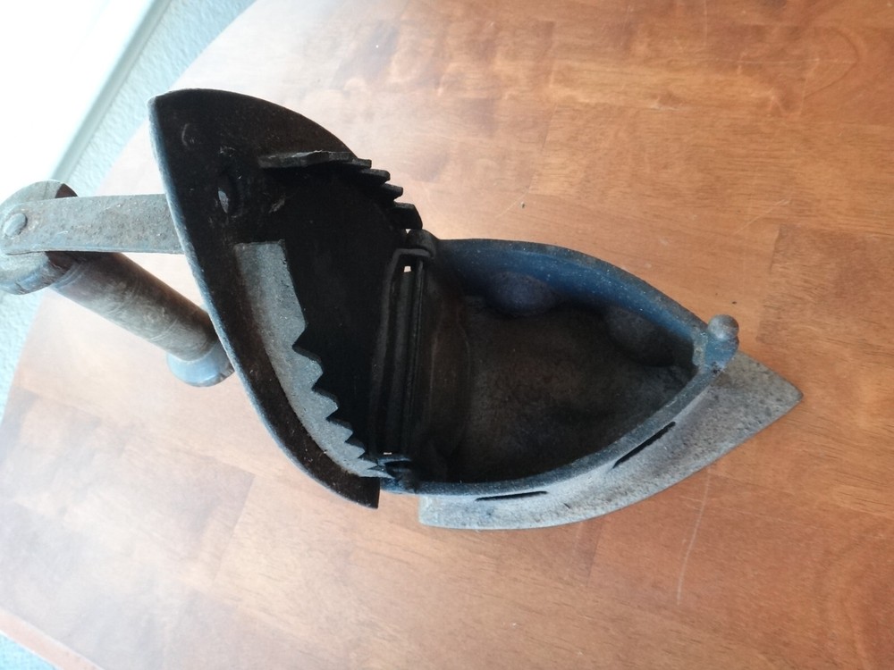 Vintage Sad Iron / Coal Iron