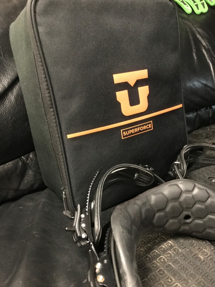 union bindings house gorilla with bag