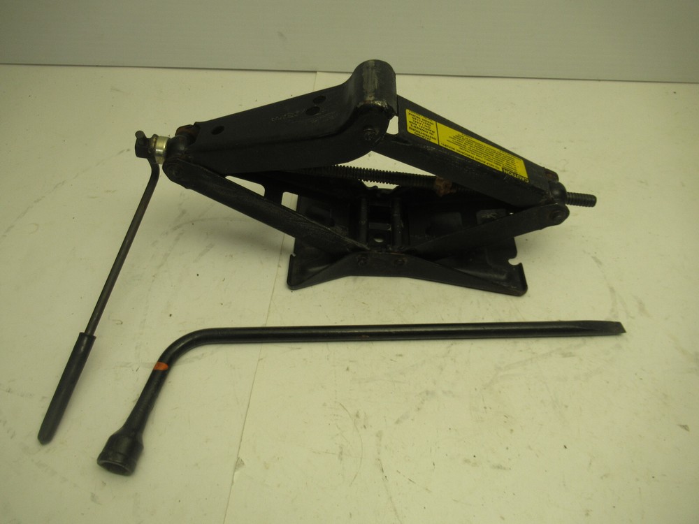 JACK & TOOL KIT  FITS 89 SEVILLE