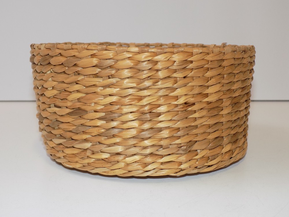 Vintage Grass Straw Basket 7" Diameter Knick Knack Fruit Container Storage
