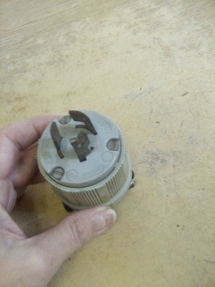 Arrow Hart 20A 125/250V Turn And Pull Plug