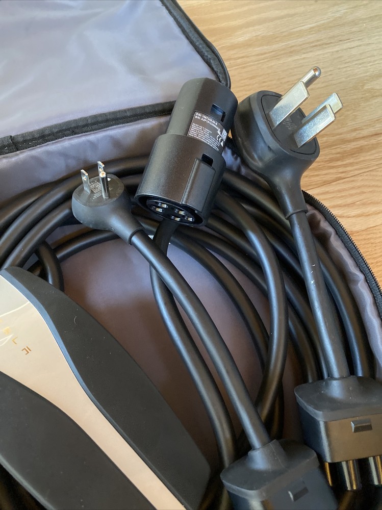 Tesla charger 2017 - 2024 Model 3 Y long range performance standard charge cable