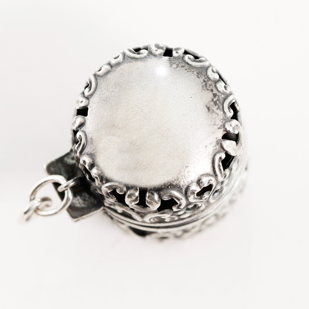 WEBSTER STERLING SILVER THIMBLE CASE PIERCED SCROLL & BEAD NO MONOGRAM