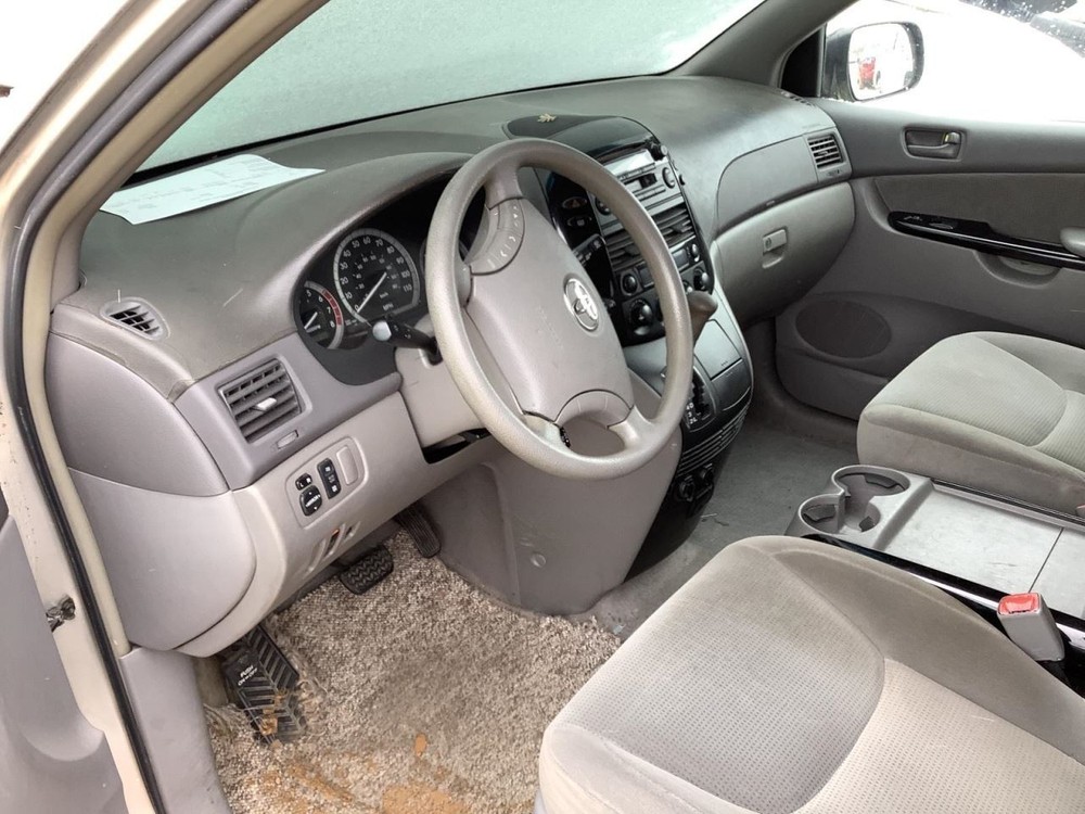 SIENNA 2005 Glove Box 4951090