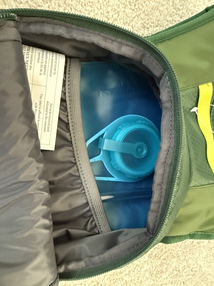 New Bass Pro Shops Eclipse 2.0L Hydration Pack for Hiking
