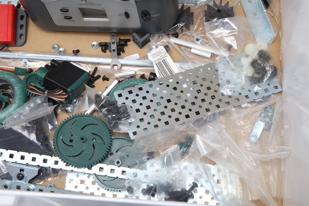 VEX Robotics Design Engineering System v.5 Kit SEE PHOTOS SH