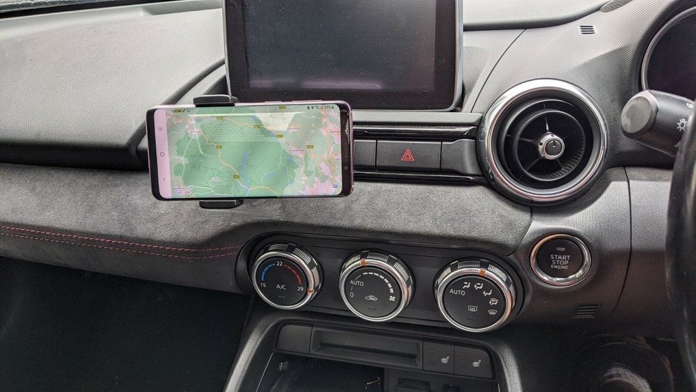 Fiat 124 Spider Vent Phone Holder