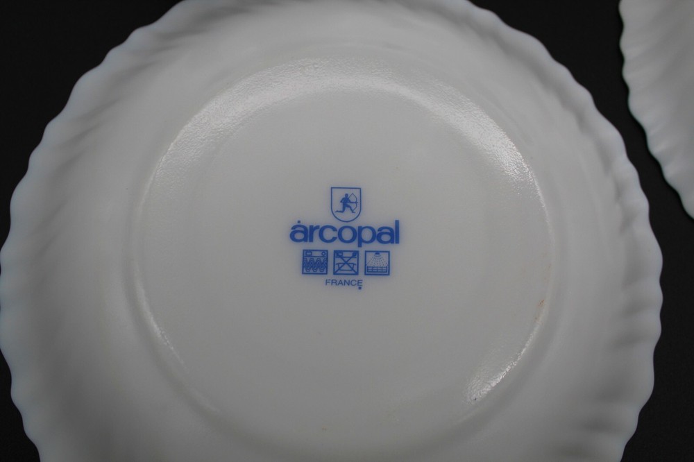 Luminarc Arcopal’s distinctive Florine pattern 5 piece Place Settings (7)