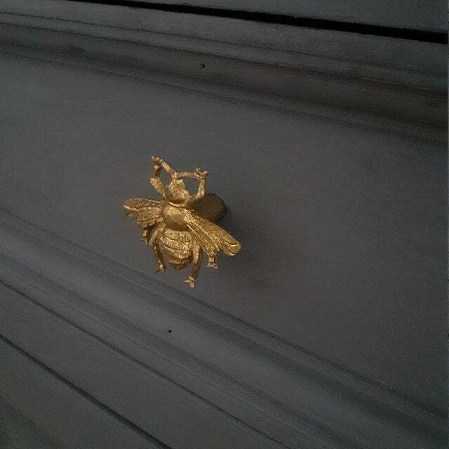 1 x Vintage Brass Style Bumble Bee Drawer Cupboard Knob Pull Door Handle