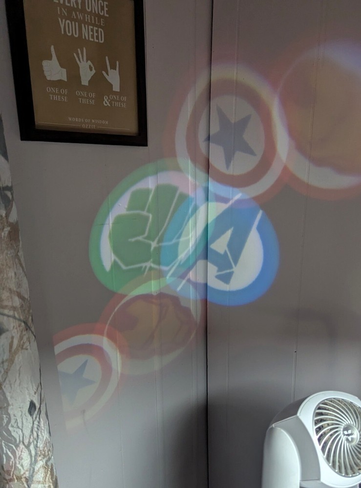🌟“Light It Up, Avenger Style!” Marvel Projection Nightlight – Hero Glow