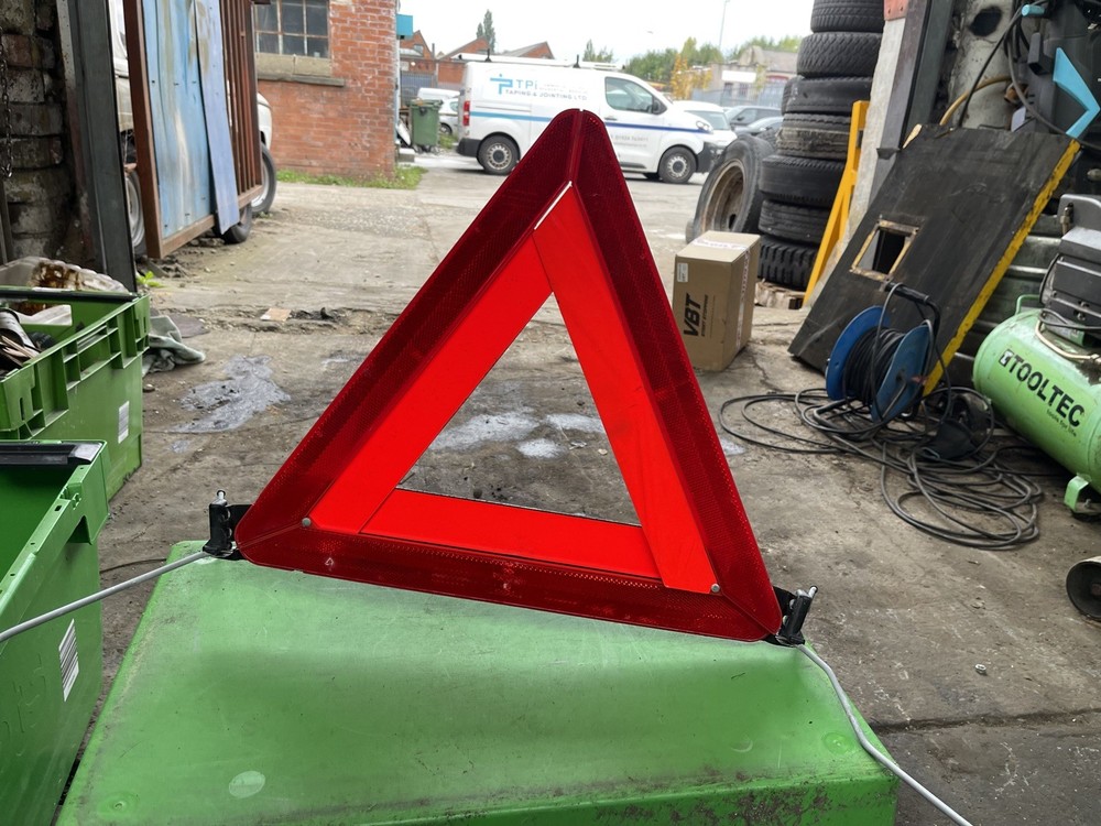 WARNING / HAZARD TRIANGLE KIT - Jaguar XK8 XKR x100