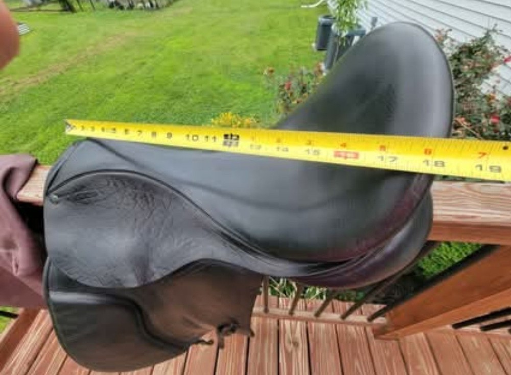 18W County Connection Dressage Saddle
