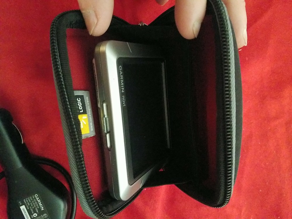 Garmin nüvi 200 GPS Bundle Includes Car Adapter And Case
