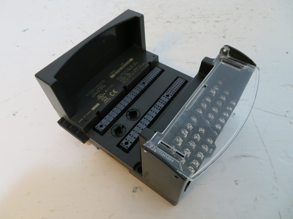 GE Fanuc IC200CHS001D I/O Carrier Barrier VersaMax Micro Controller Module PLC