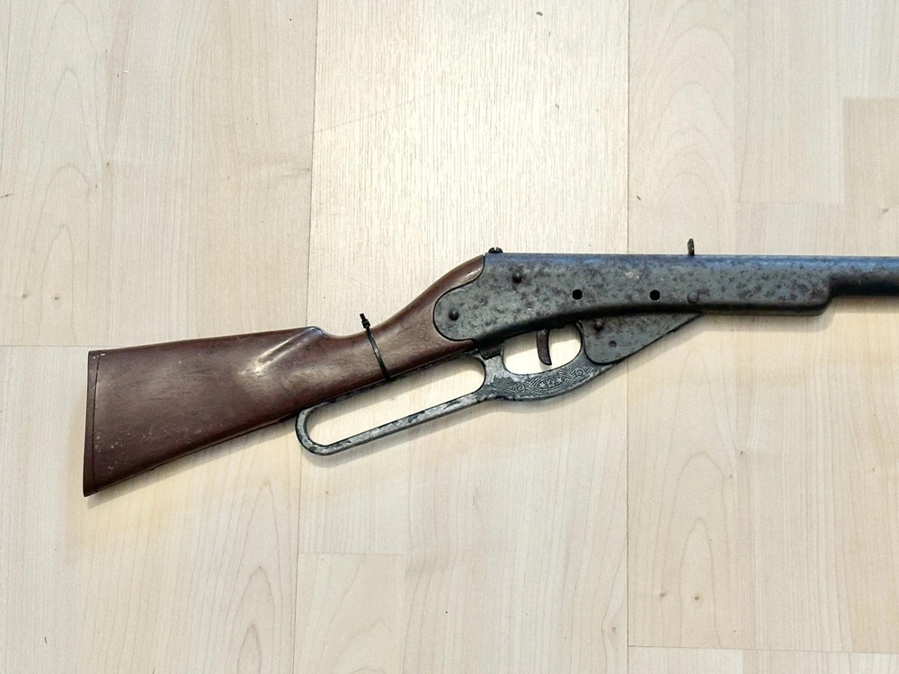 Vintage Daisy Model 30 BB Gun