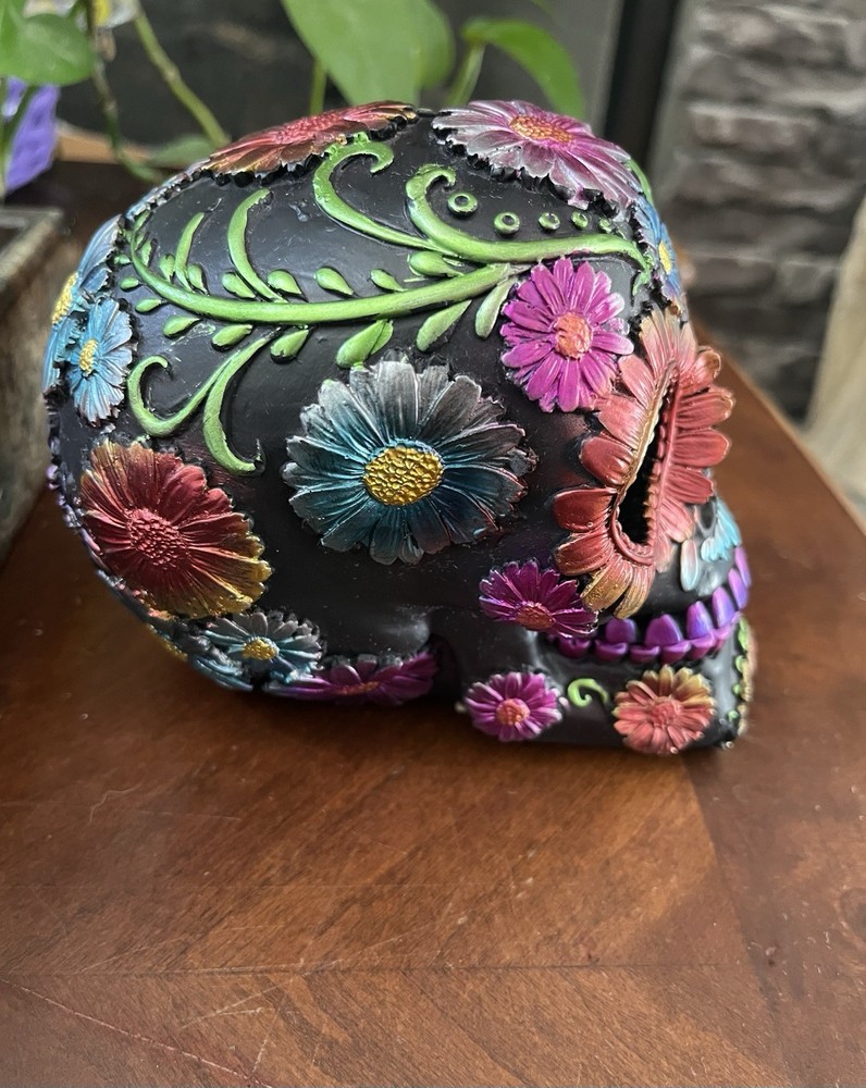 💗LOVELY Mexican Resin Skull💗