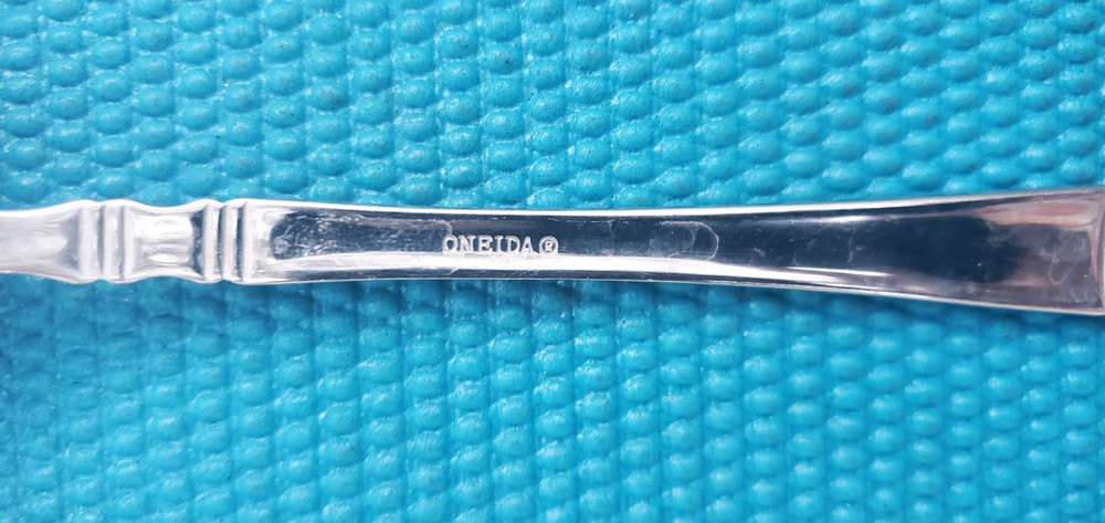 4-Oneida EVERSON PLACE / SOUP SPOONS 8"
