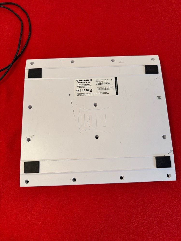 Native Instruments MASCHINE MK2 White – Powers On – No Software for Full Test