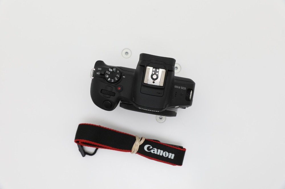 Canon EOS R100 - Very Good Condition Shutter count: ≤ 5000