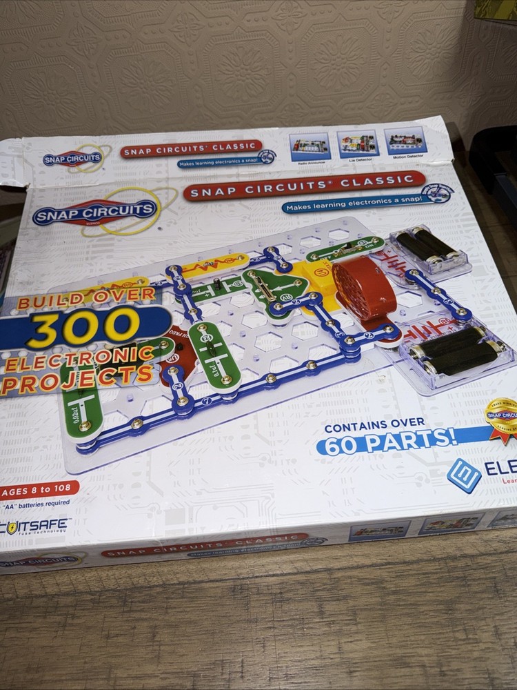 Snap Circuits Classic SC-300 Electronics Exploration Kit Opened Box Nice