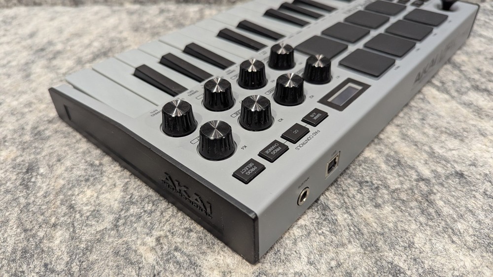 Akai Professional MPK Mini MK3 25-Key USB MIDI Keyboard & Pad Controller