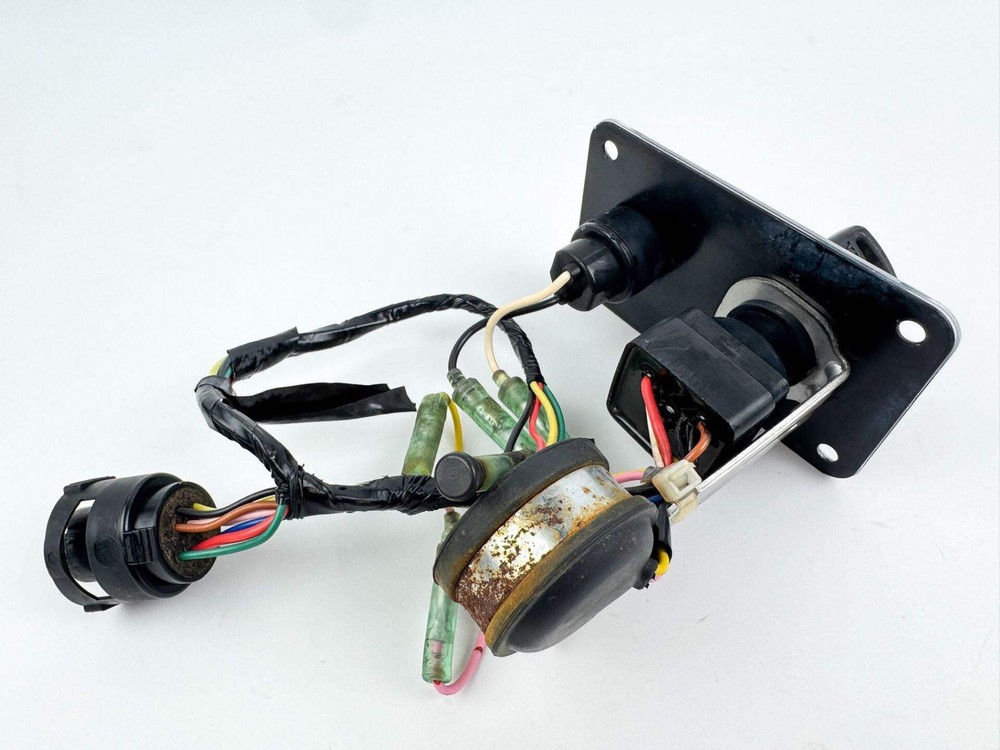 Yamaha Outboard Single Engine Key Switch & Key